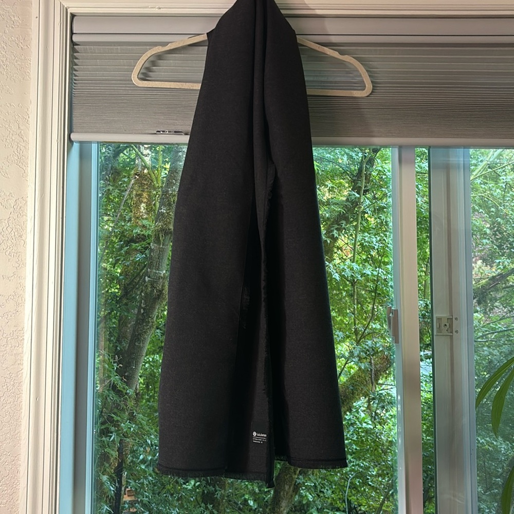 NWOT Lululemon scarf